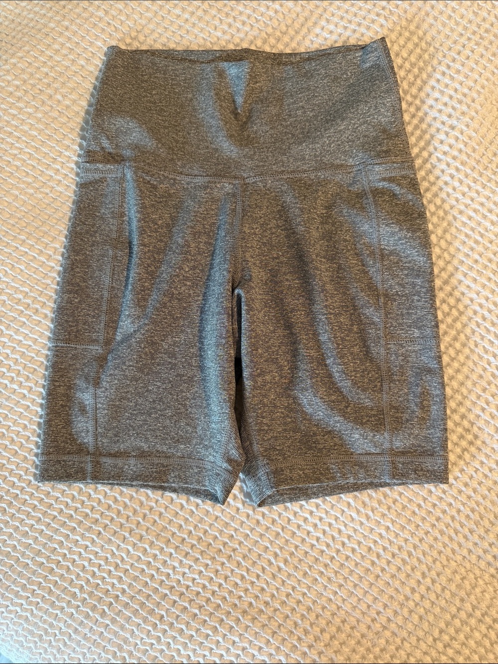 Vuori Women’s blk/white Bike Shorts with Side Pockets